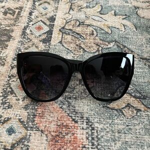 Chic Guess Black Cat-Eye Sunglasses - Women Accessories